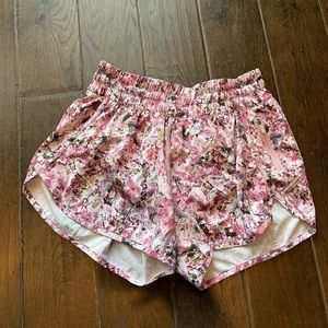 Lululemon tracker shorts